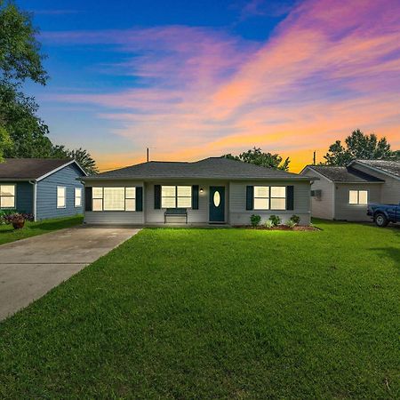 Sleep 7 In This 3 Bedroom Home Walking Distance Sylvan Beach With Game Room Work Area High Speed Wifi La Porte Close To Kemah Nasa Exterior foto