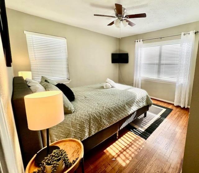 Sleep 7 In This 3 Bedroom Home Walking Distance Sylvan Beach With Game Room Work Area High Speed Wifi La Porte Close To Kemah Nasa Exterior foto