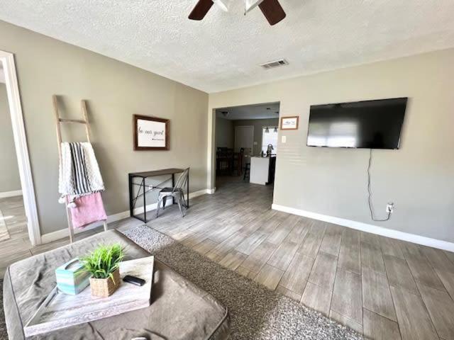 Sleep 7 In This 3 Bedroom Home Walking Distance Sylvan Beach With Game Room Work Area High Speed Wifi La Porte Close To Kemah Nasa Exterior foto