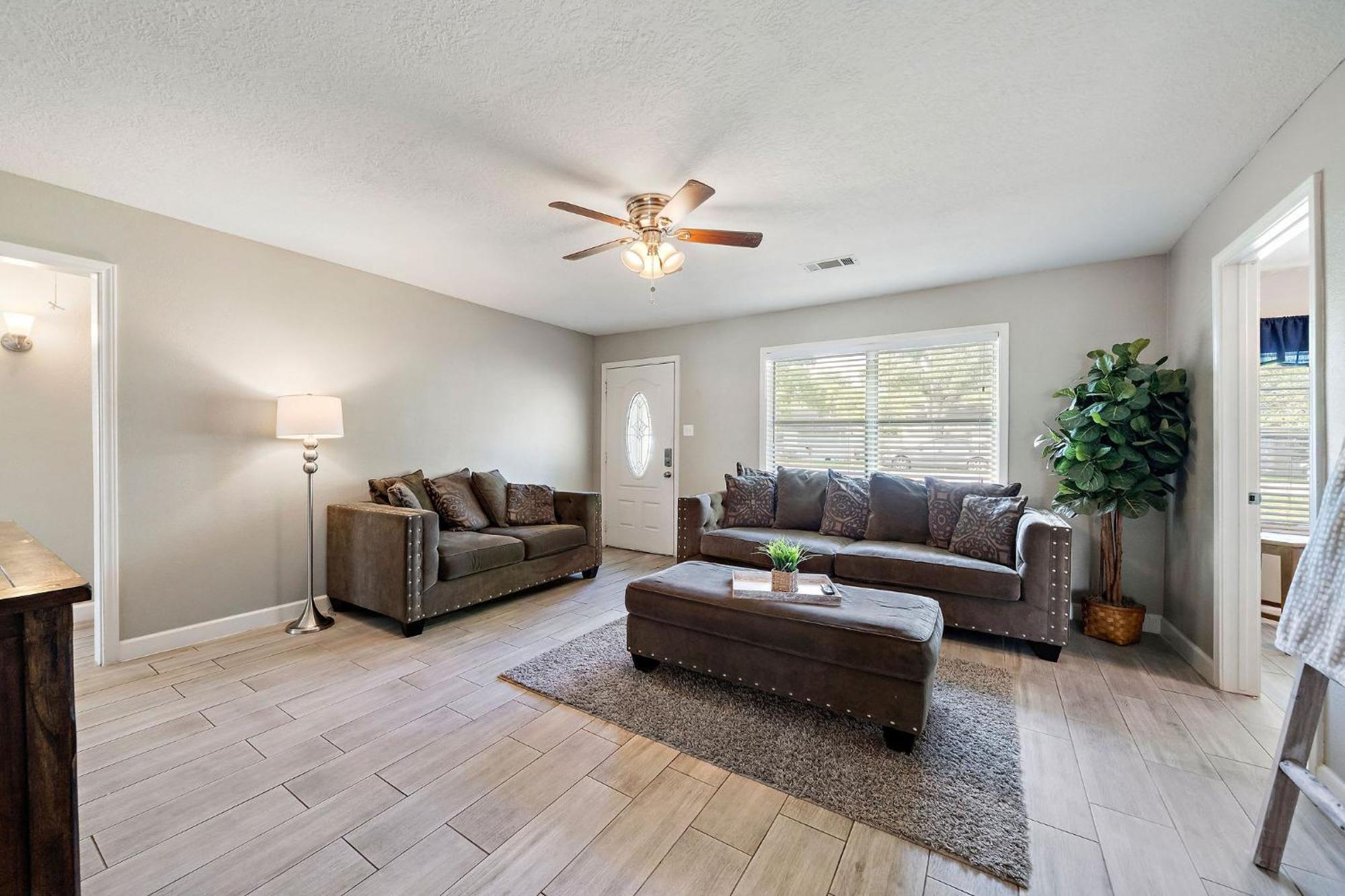 Sleep 7 In This 3 Bedroom Home Walking Distance Sylvan Beach With Game Room Work Area High Speed Wifi La Porte Close To Kemah Nasa Exterior foto