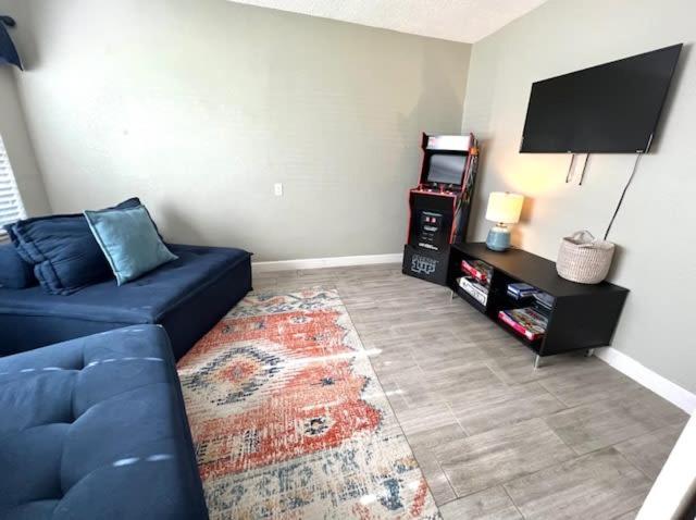 Sleep 7 In This 3 Bedroom Home Walking Distance Sylvan Beach With Game Room Work Area High Speed Wifi La Porte Close To Kemah Nasa Exterior foto