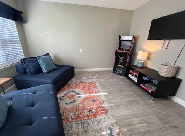 Sleep 7 In This 3 Bedroom Home Walking Distance Sylvan Beach With Game Room Work Area High Speed Wifi La Porte Close To Kemah Nasa Exterior foto