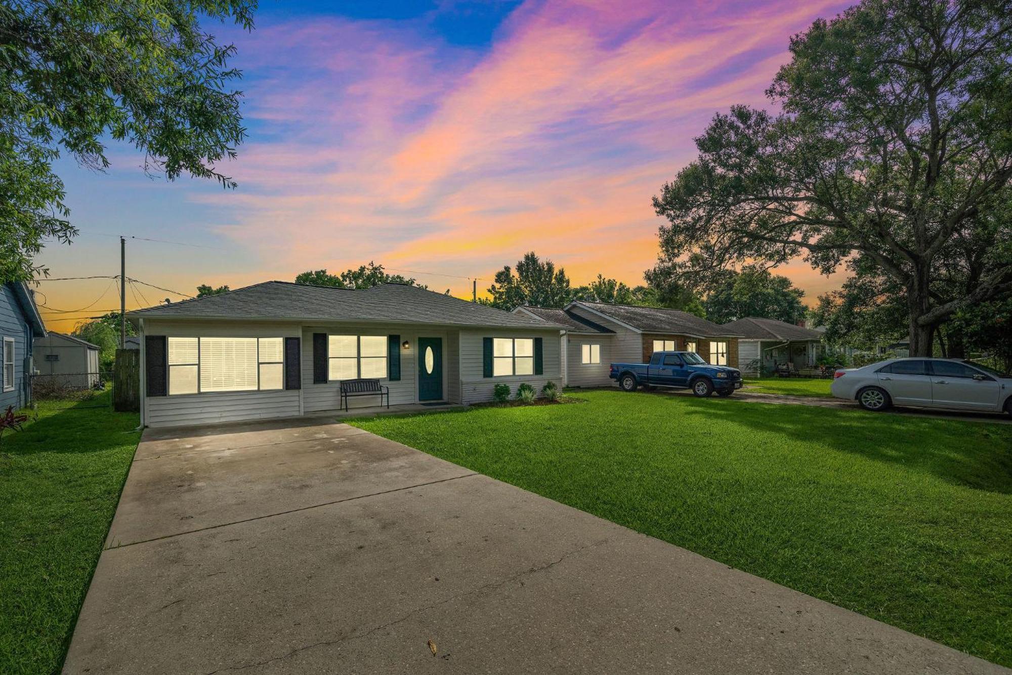 Sleep 7 In This 3 Bedroom Home Walking Distance Sylvan Beach With Game Room Work Area High Speed Wifi La Porte Close To Kemah Nasa Exterior foto