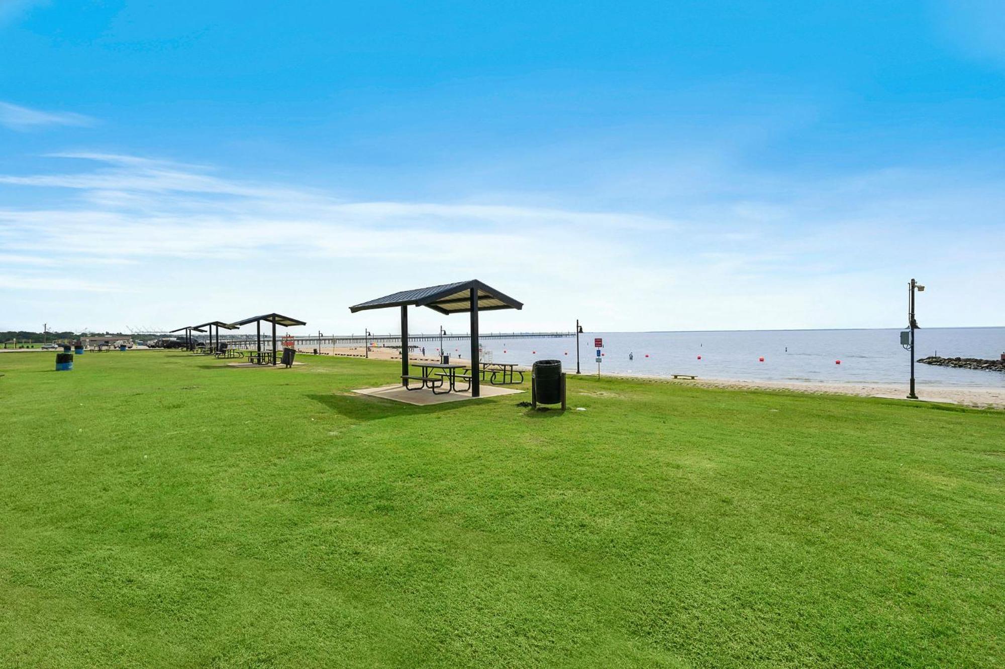 Sleep 7 In This 3 Bedroom Home Walking Distance Sylvan Beach With Game Room Work Area High Speed Wifi La Porte Close To Kemah Nasa Exterior foto